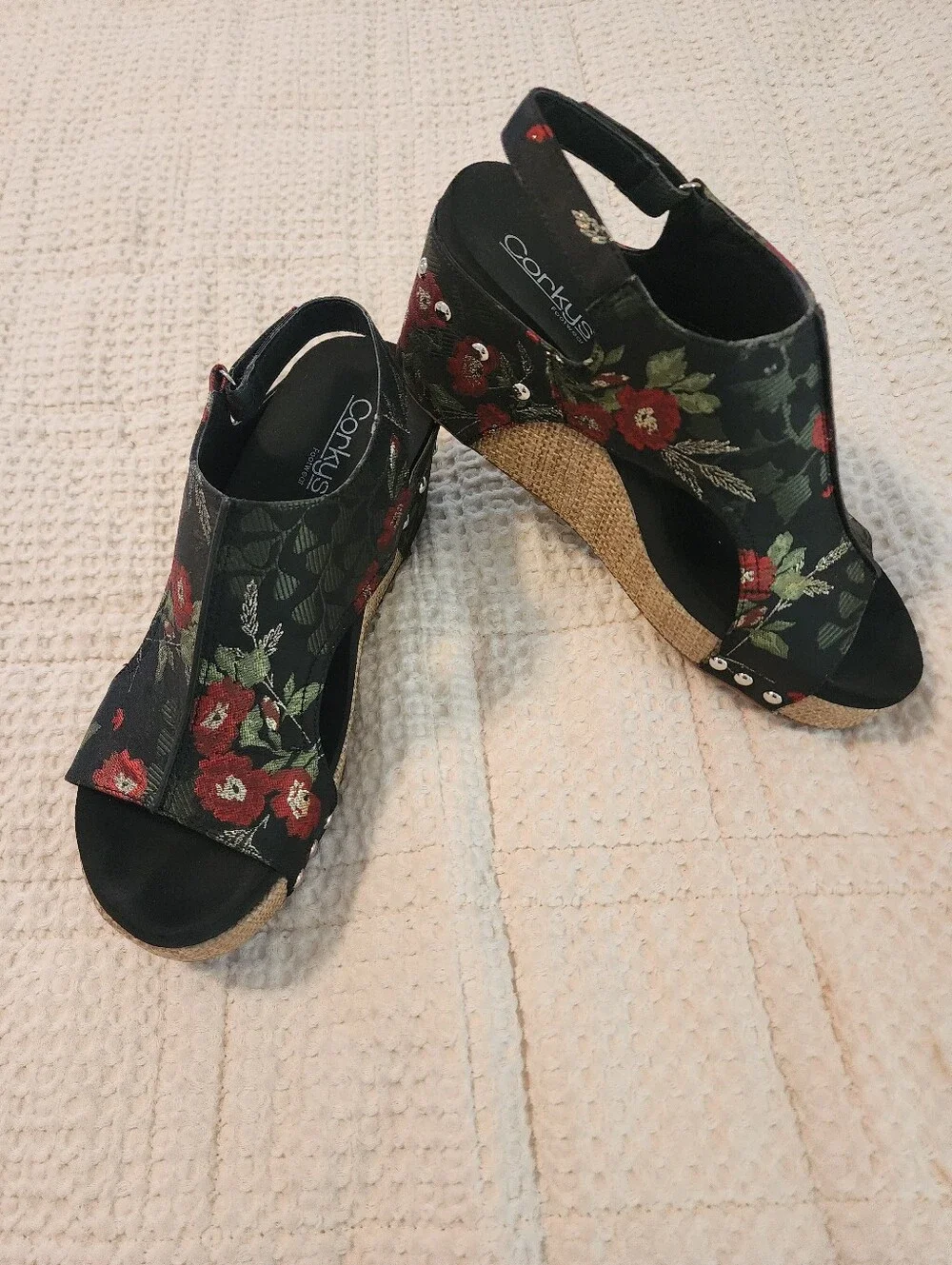 Corkys Carley Black Red Floral Embroidered Platform Wedge Sandals 9 Boho